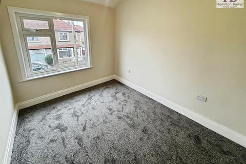 3 bedroom semi-detached house to rent, Ridgeway, Wrose, Shipley