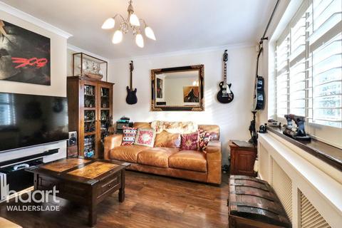 2 bedroom semi-detached house for sale, Churchill Avenue, Chatham