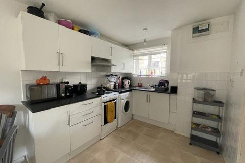 3 bedroom terraced house to rent, White Cross, Ravensthorpe, Peterborough, PE3 7LP