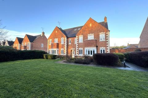 2 bedroom flat to rent, Coopers Close, Stratford-Upon-Avon CV37