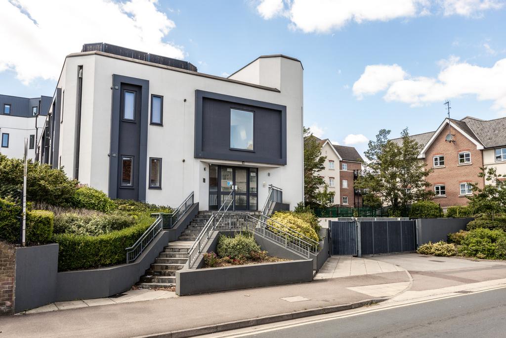 Flat 4, 70 Walton Street, Aylesbury HP21 7 QP 24