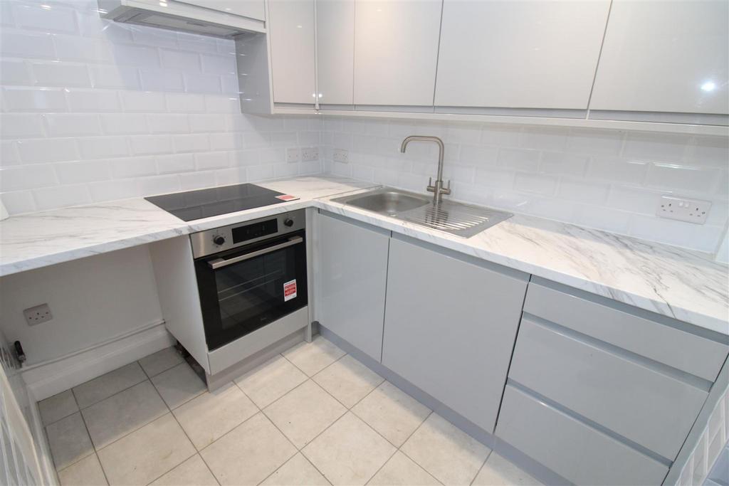 Kitchen 2.JPG