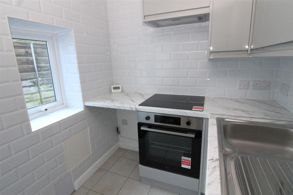 Kitchen 3.JPG