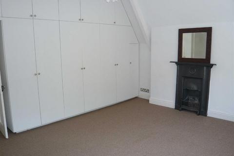 3 bedroom apartment to rent, Flat E Elmsdale53 Abbey RoadMalvern