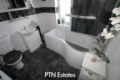 3 bedroom end of terrace house for sale, Cradley Road, Dudley