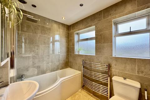 4 bedroom detached house for sale, Fleminghouse Lane, Waterloo, Huddersfield, HD5 8UB