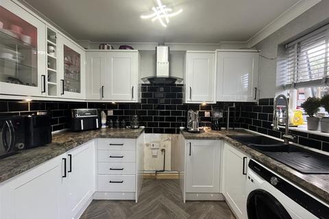 3 bedroom semi-detached house for sale, Sanderson Avenue, Bradford BD6