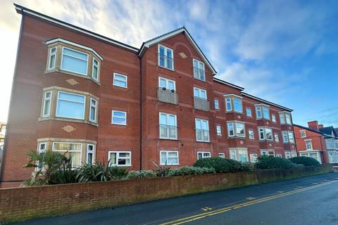 2 bedroom flat to rent, Osbourne Road, Blackpool, FY4