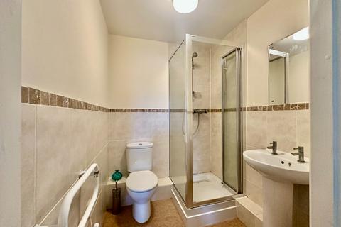 2 bedroom flat to rent, Osbourne Road, Blackpool, FY4