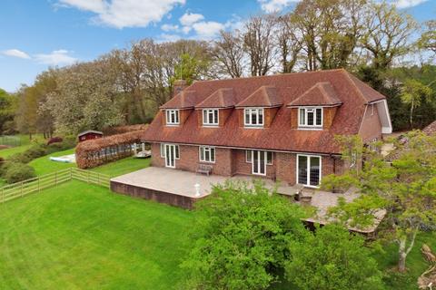 4 bedroom detached house to rent, Plummers Plain, Horsham RH13