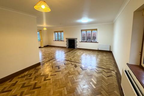 4 bedroom detached house to rent, Plummers Plain, Horsham RH13