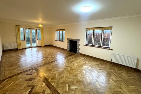4 bedroom detached house to rent, Plummers Plain, Horsham RH13
