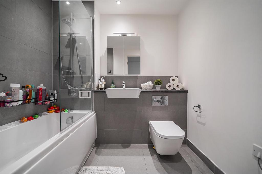 Flat 28, Tavener House - Eal Aj UHw00 Fuaa0 Qvch7.jpg