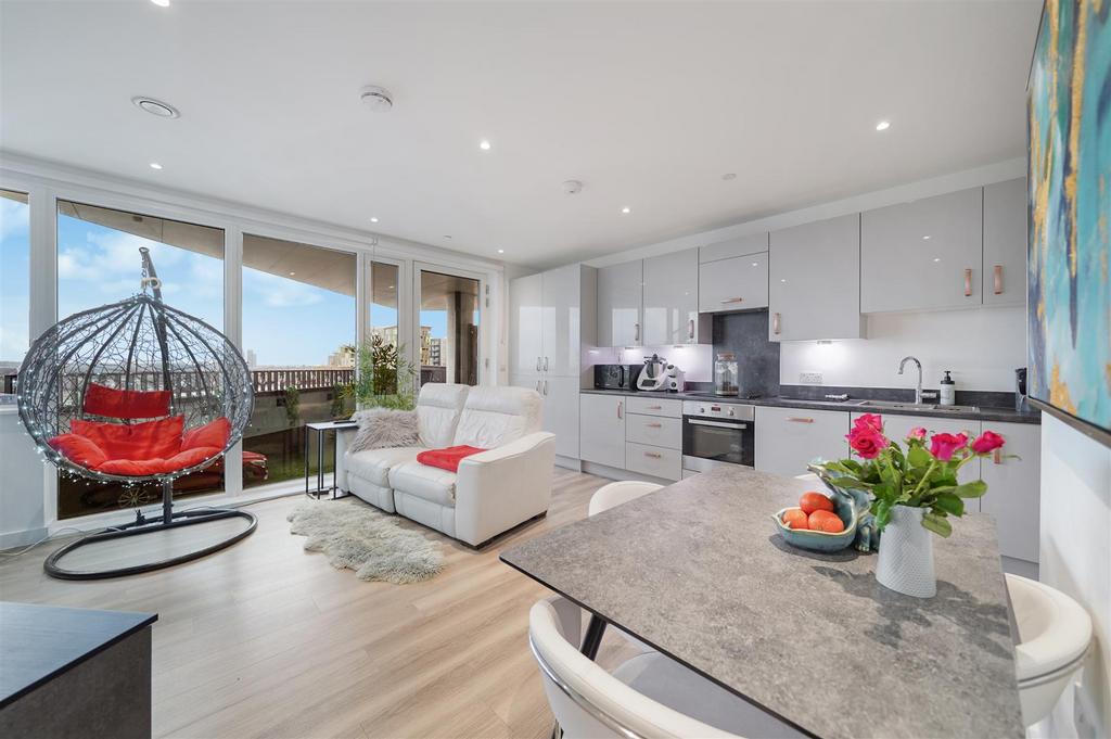 Flat 28, Tavener House - 0k4rj6zza Xm65h WQYAHu.jpg