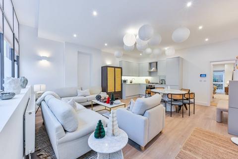 undefined, Kilburn Lane, Queen's Park, London, W9