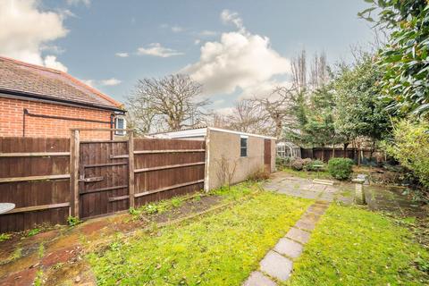 2 bedroom bungalow for sale, Rosecroft Gardens, Twickenham TW2