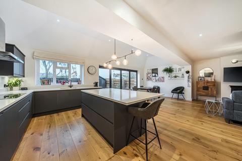 4 bedroom end of terrace house for sale, Caesars Walk, Mitcham CR4