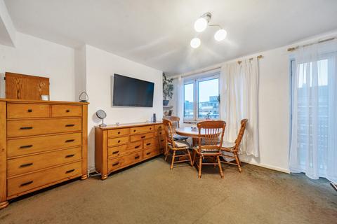 2 bedroom apartment for sale, Armfield Crescent, Mitcham CR4