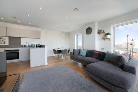 2 bedroom flat to rent, Lotus House, Ovex Close, London, E14