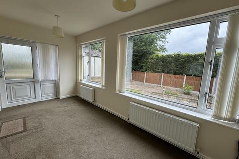 3 bedroom semi-detached house to rent, Ling Road, Walton, Chesterfield