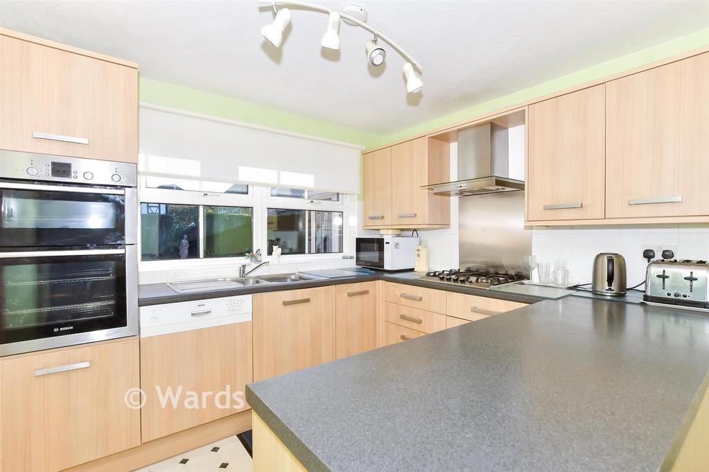 Kitchen/ Breakfast Room