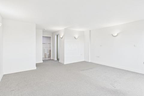 2 bedroom apartment to rent, Station Road, Cantilever Gardens Station Road, WA4