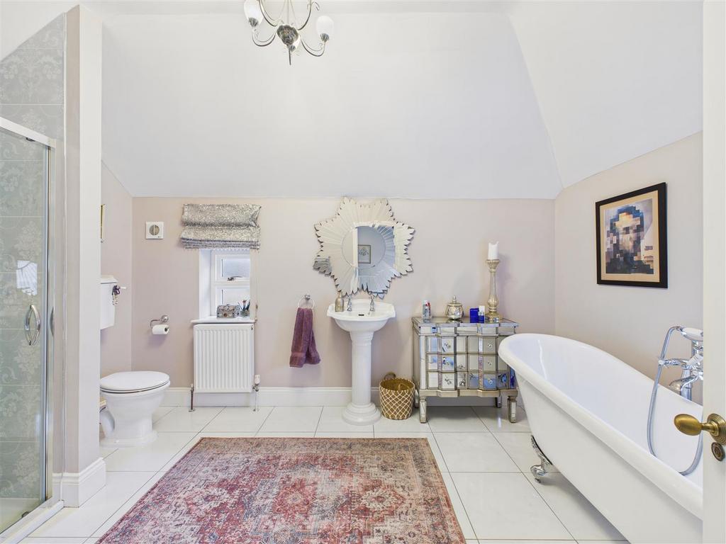 En-suite Bath/Shower Room