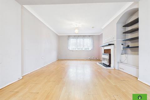 3 bedroom semi-detached house to rent, Rosewood Avenue, Essex RM12