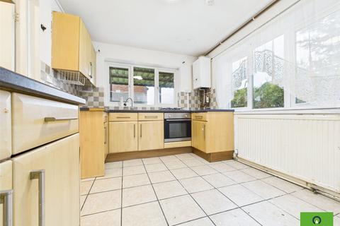 3 bedroom semi-detached house to rent, Rosewood Avenue, Essex RM12