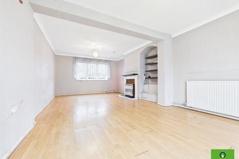 3 bedroom semi-detached house to rent, Rosewood Avenue, Essex RM12
