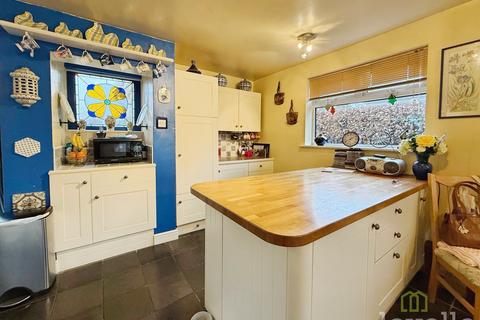 3 bedroom semi-detached house for sale, Middlefield Lane, Gainsborough DN21