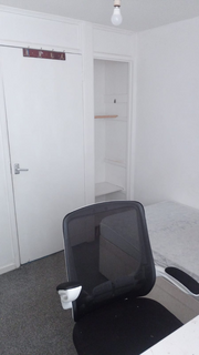 1 bedroom in a house share to rent, Henbane Path, Romford RM3