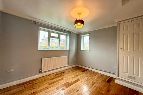 2 bedroom semi-detached house to rent, Hunter Avenue, Willesborough TN24