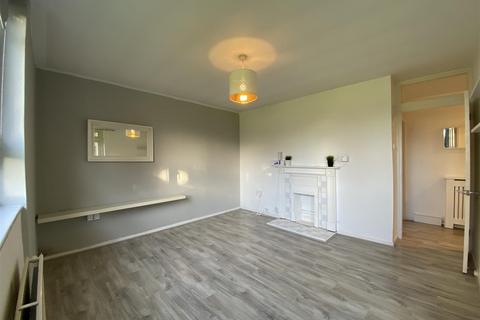2 bedroom flat to rent, Winterfold Close, London SW19