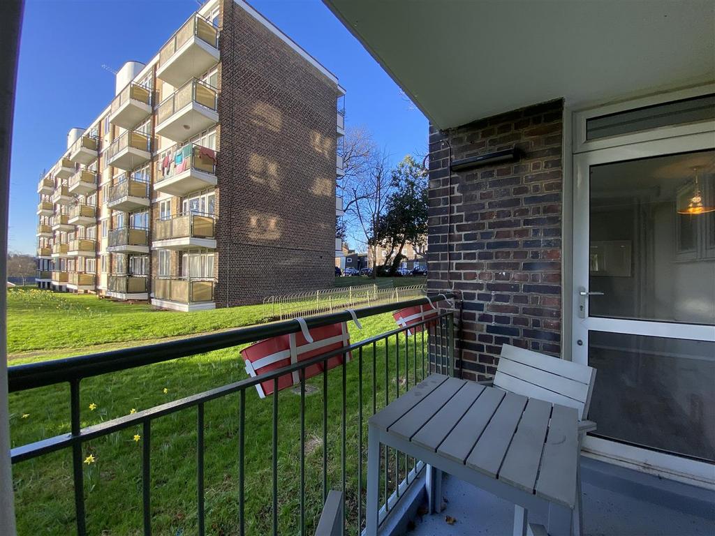 Winterfold Close