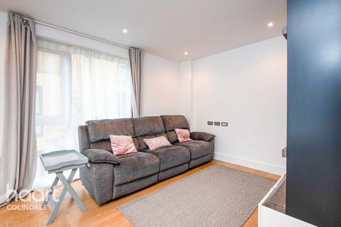 3 bedroom flat for sale, Sherrans House, Grove Park, NW9