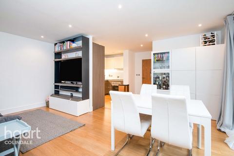 3 bedroom flat for sale, Sherrans House, Grove Park, NW9