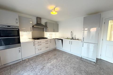 4 bedroom detached house to rent, Modern Four Bedroom Detached House with Garage