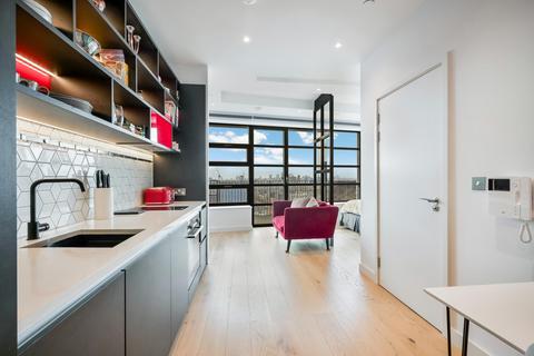 Studio for sale, Defoe House, 123 City Island Way, E14