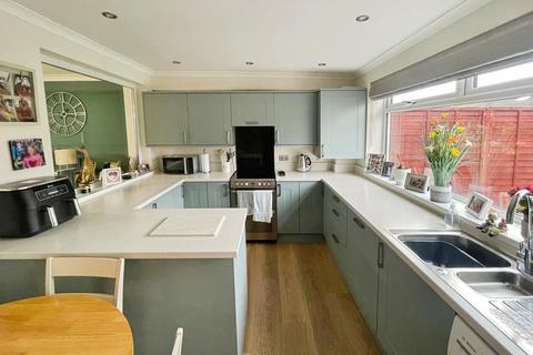 4 bedroom semi-detached house for sale, Davies Avenue, Bridgend, CF31