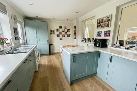 4 bedroom semi-detached house for sale, Davies Avenue, Bridgend, CF31