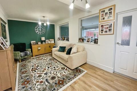 4 bedroom semi-detached house for sale, Davies Avenue, Bridgend, CF31