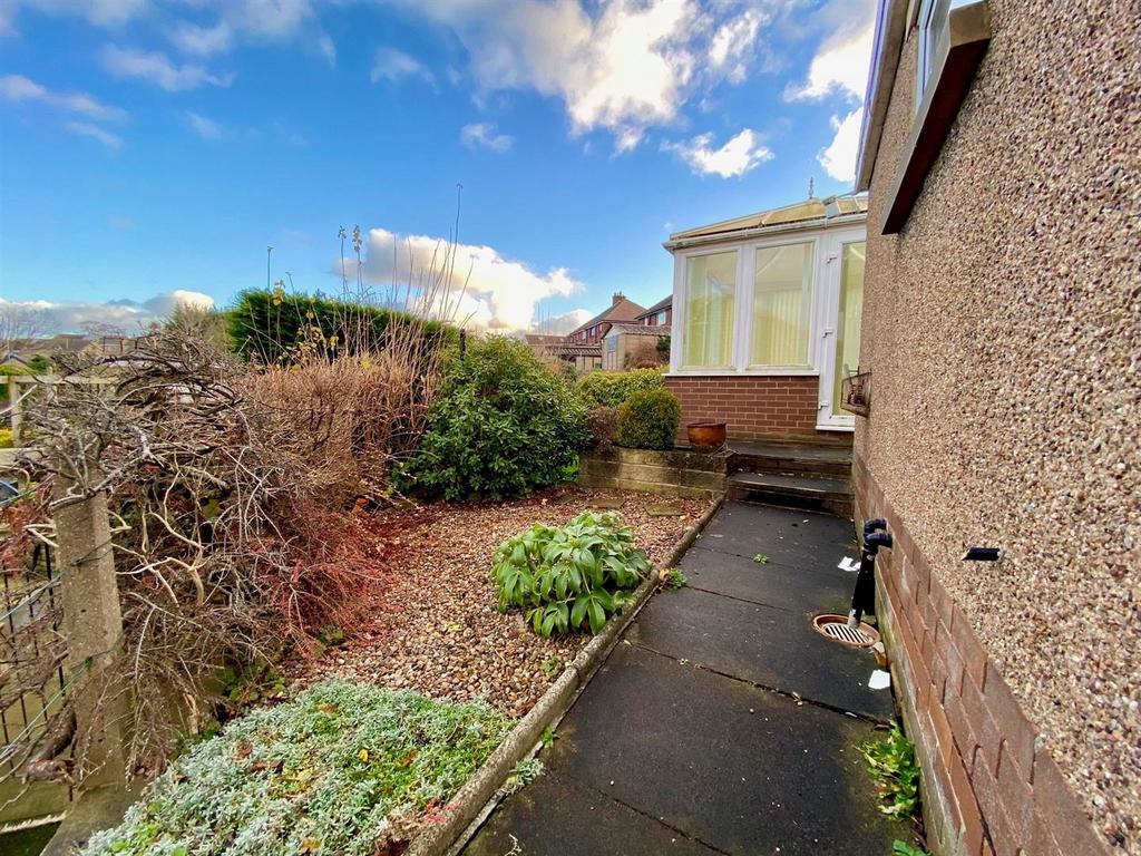 Bramleys Estate Agents - Springfield Avenue - Honl
