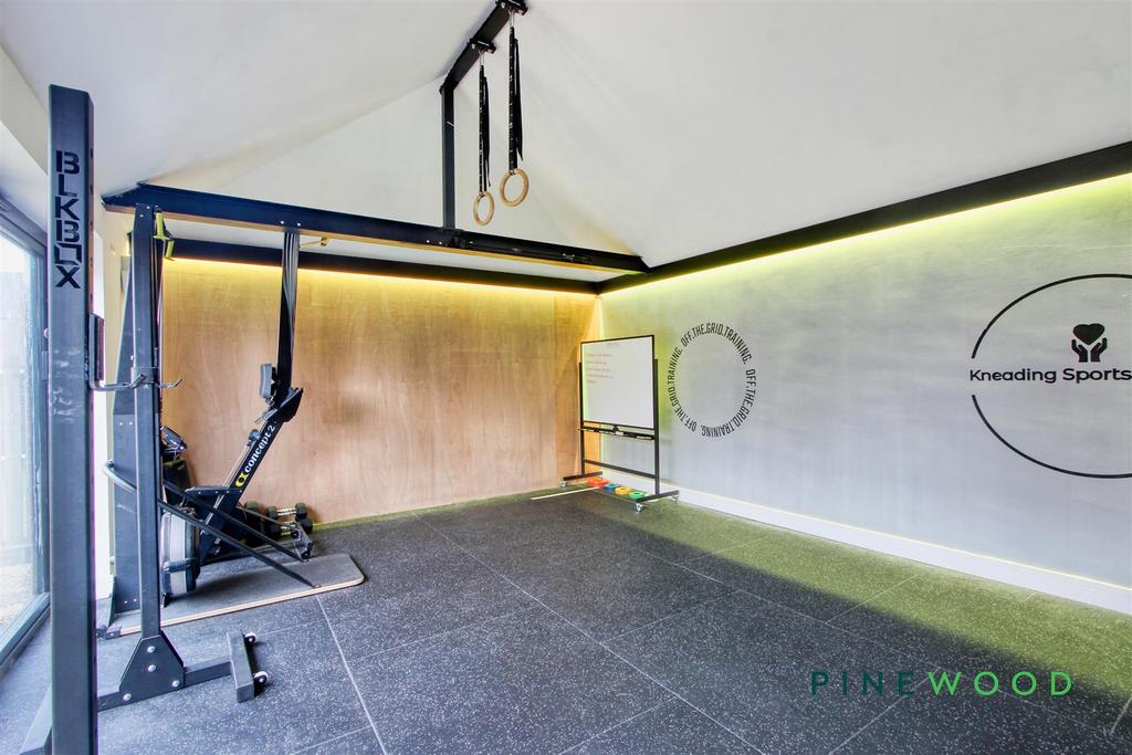 Summerhouse/ Gym