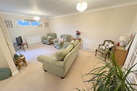 2 bedroom flat for sale, 49 Seaward Avenue, Barton On Sea, New Milton, Hampshire. BH25 7HN