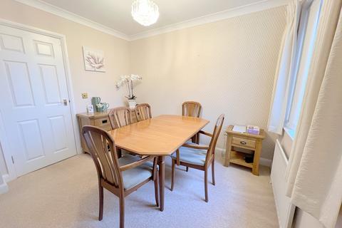 2 bedroom flat for sale, 49 Seaward Avenue, Barton On Sea, New Milton, Hampshire. BH25 7HN