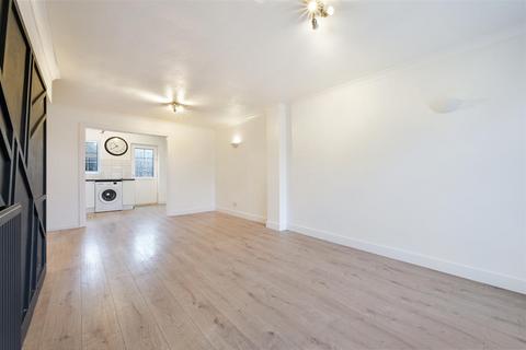 undefined, London Road, Surrey KT17