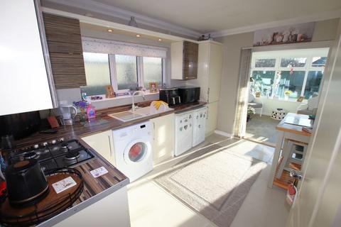 2 bedroom bungalow for sale, Wyndham Crescent, Clacton on Sea, CO15