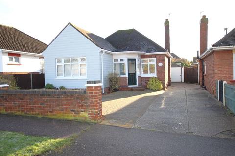 2 bedroom bungalow for sale, Wyndham Crescent, Clacton on Sea, CO15