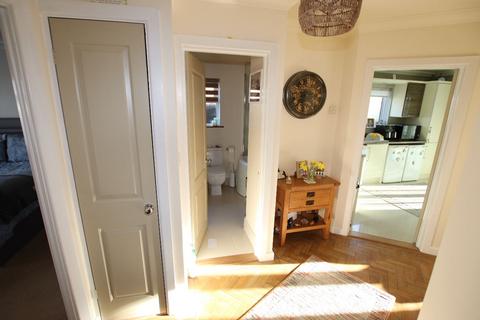 2 bedroom bungalow for sale, Wyndham Crescent, Clacton on Sea, CO15